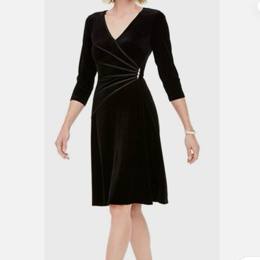 DRESS Black Velvet 3/4 Sleeve
Sunburst Satin with Rhinestone Detail Clip SZ 20